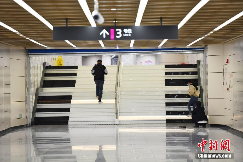 地下鉄駅に「鍵盤(pán)の階段」が登場(chǎng)　四川省成都