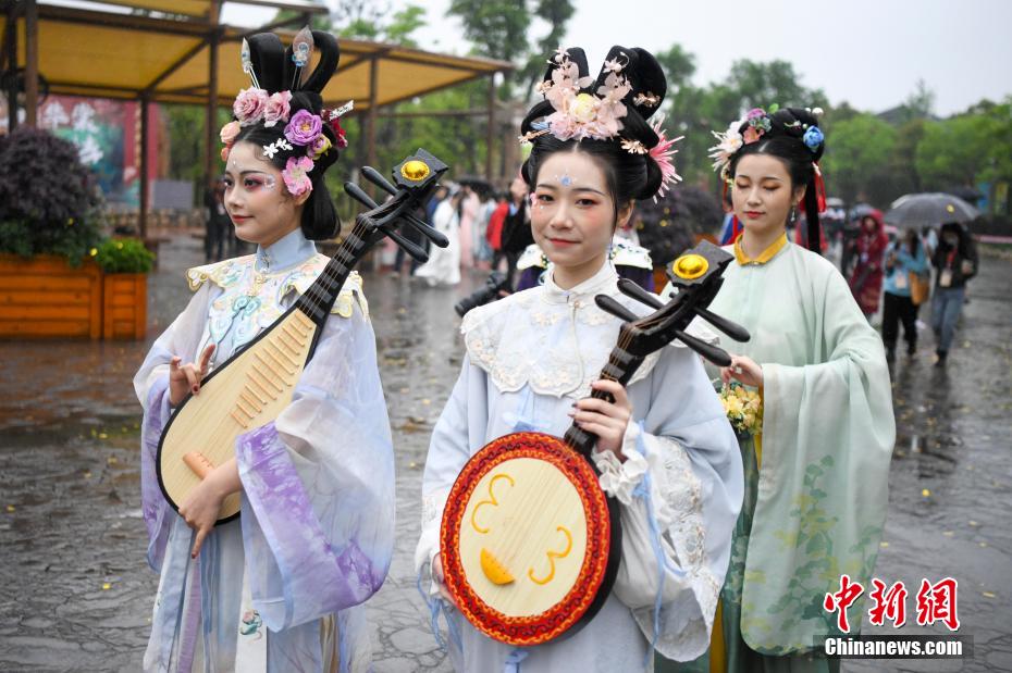 湖南?湖北の漢服マニアたちが長沙に集合　伝統(tǒng)文化の発揚目指す