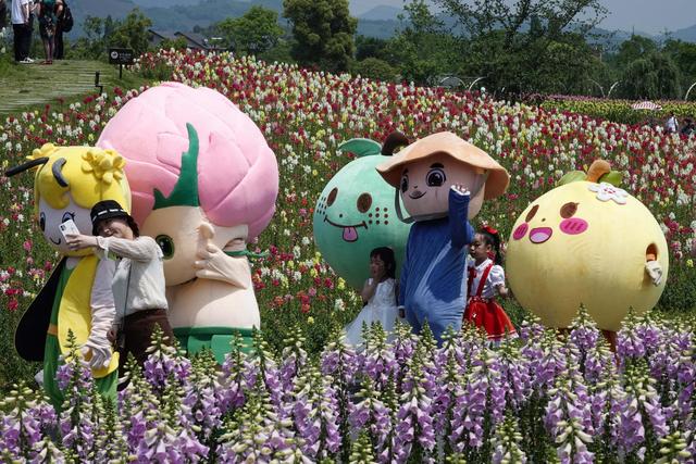 杭州の花畑でアニメカーニバル開催