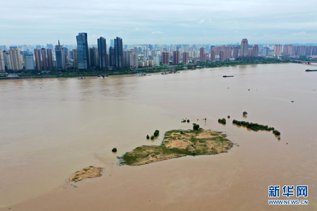 江西省南昌で豪雨　水位上昇で市內(nèi)の一部道路が冠水