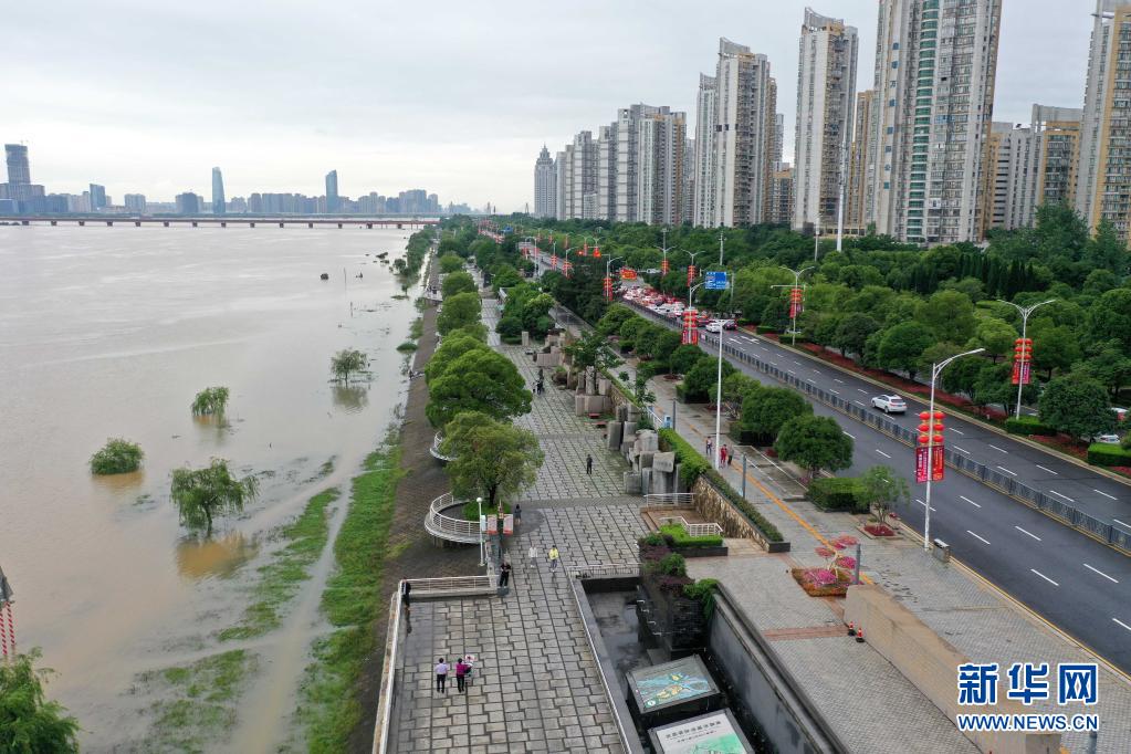 江西省南昌で豪雨　水位上昇で市內(nèi)の一部道路が冠水