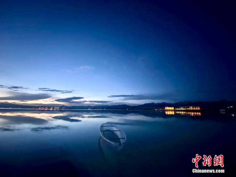 5月21日、夕焼けに染まる青海省チャカ天空壹號景勝地の美しい風景（撮影?李江寧）。