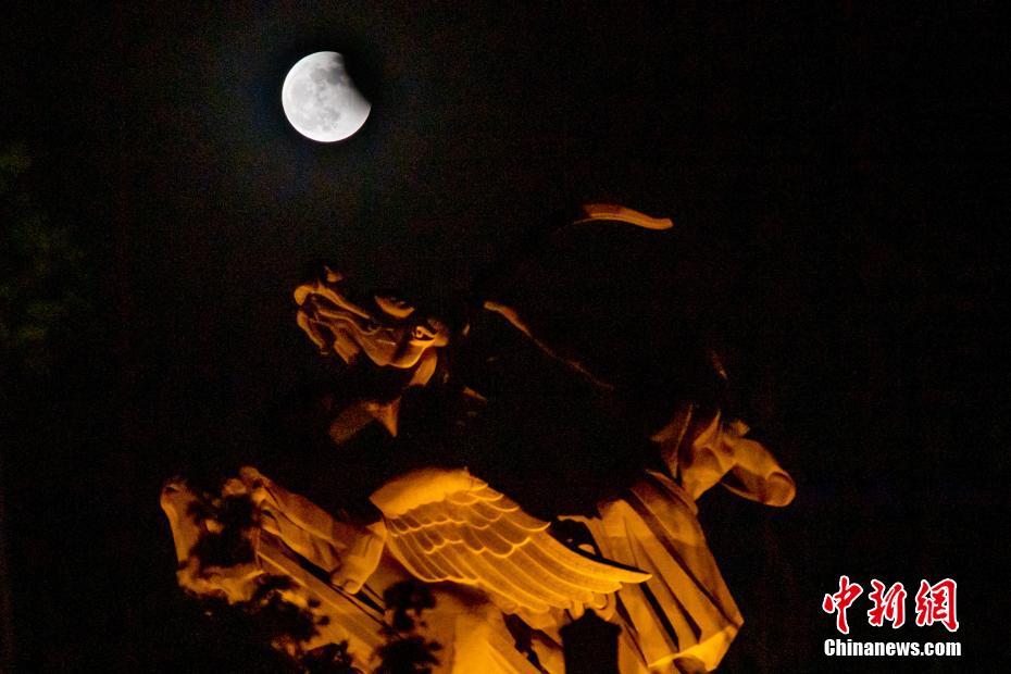 中國各地の夜空を照らした「スーパームーン」