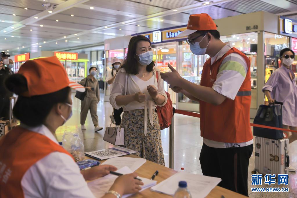 新型コロナワクチン臨時(shí)接種會(huì)場が高速鉄道駅に開設(shè)　上海