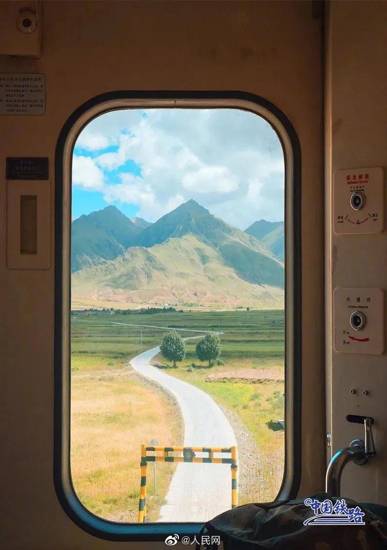 中國の鉄道の旅、美しい車窓からの風(fēng)景