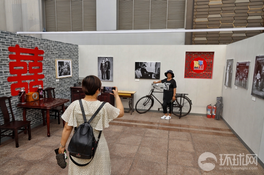 庶民の100年の生活を記録した寫真展が北京?王府井で開催中