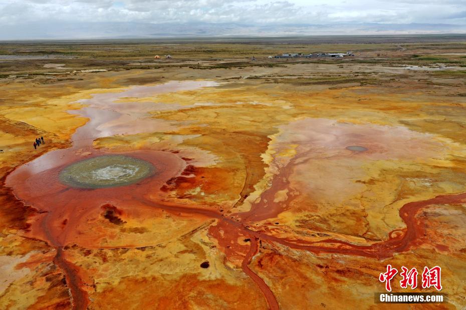 青海チャイダム盆地の「悪魔の目」をドローン撮影