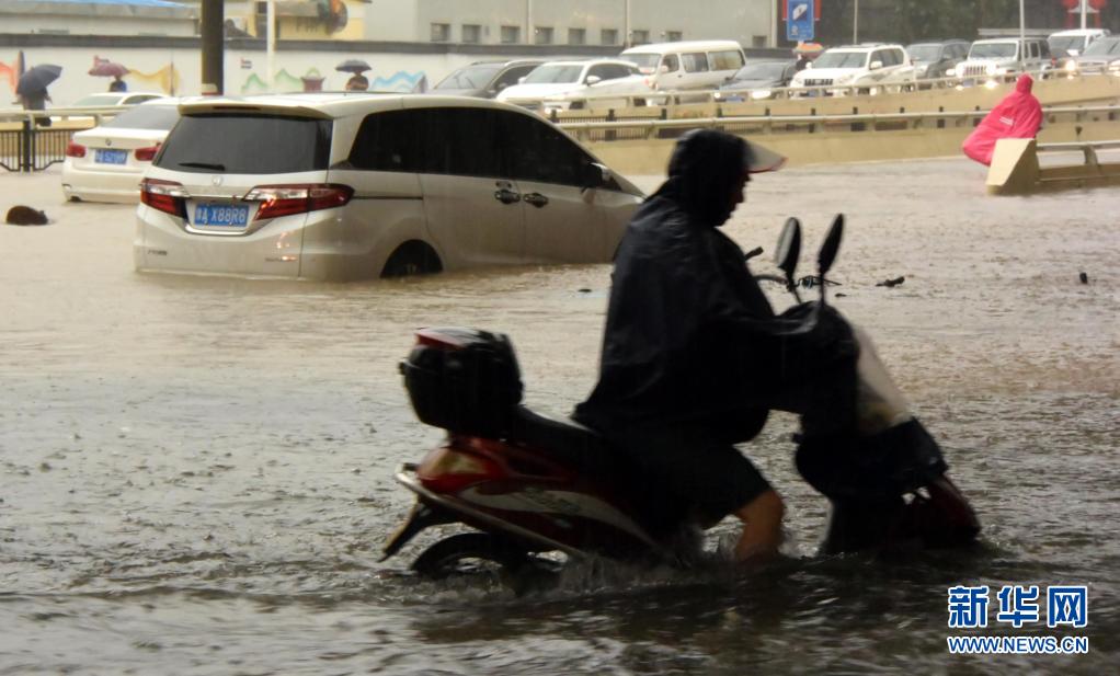 豪雨で33人死亡、7省が支援のため現(xiàn)地入り　河南省鄭州