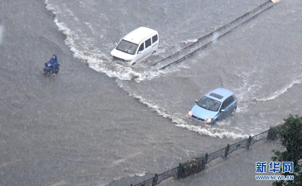 豪雨で33人死亡、7省が支援のため現(xiàn)地入り　河南省鄭州