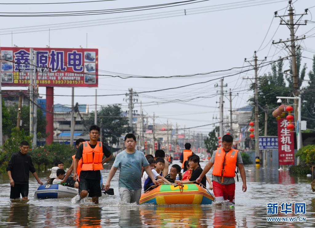 豪雨被害が深刻な地域で1萬(wàn)人以上が避難　河南省新郷市