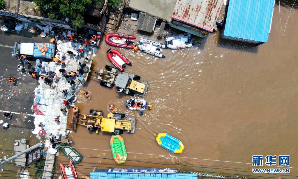 豪雨被害が深刻な地域で1萬(wàn)人以上が避難　河南省新郷市