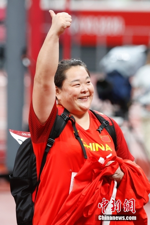 東京五輪女子ハンマー投、王崢選手が銀メダルを獲得