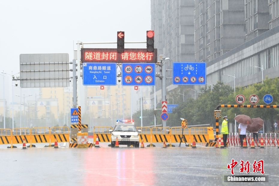 鄭州の街を豪雨が直撃　河南省