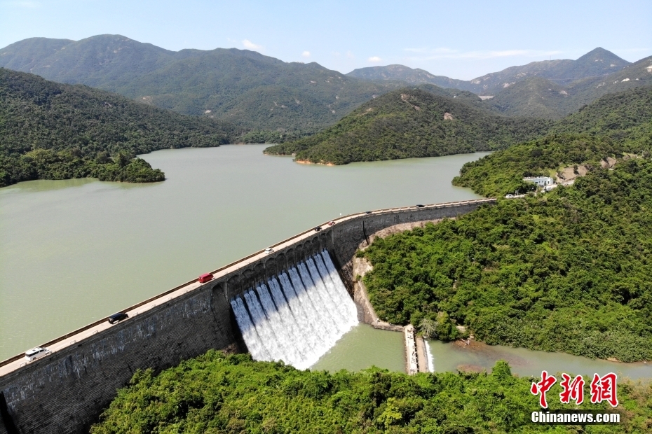 上空から撮影した貯水池の様子（撮影?張煒）。