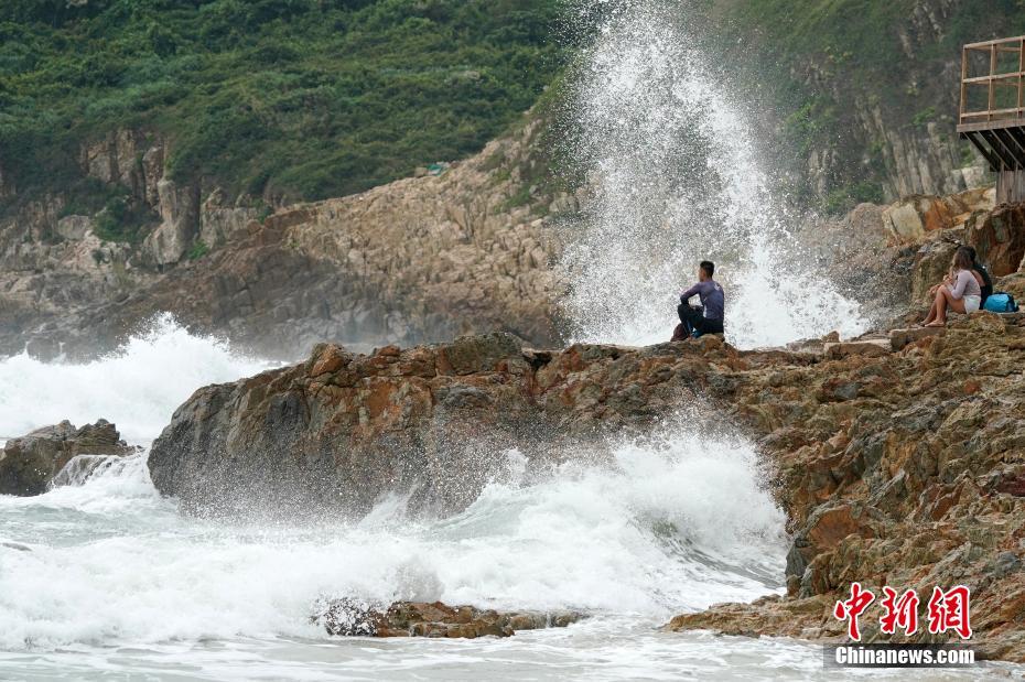 臺風18號「コンパス」が香港地區(qū)に接近 臺風警報「シグナル8」発令