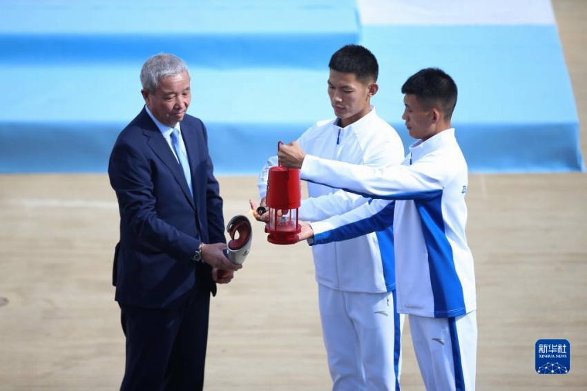 アテネで北京冬季五輪の聖火引き継ぎ式