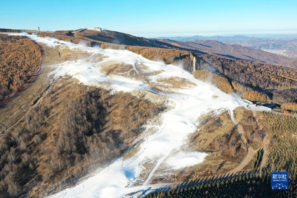 冬季五輪に向けた造雪作業(yè)始まる　河北省崇禮