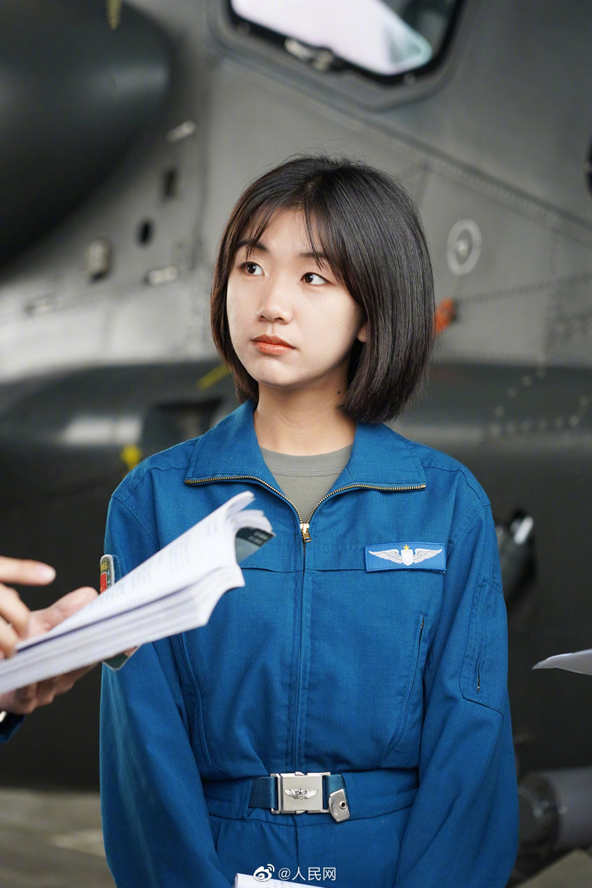 青空の夢(mèng)を追う初の陸軍女性パイロット