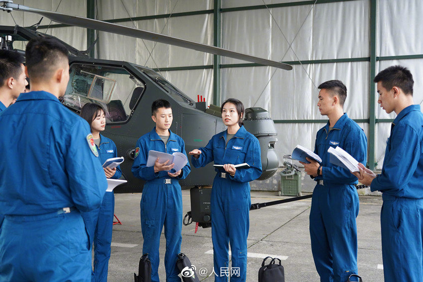 青空の夢(mèng)を追う初の陸軍女性パイロット