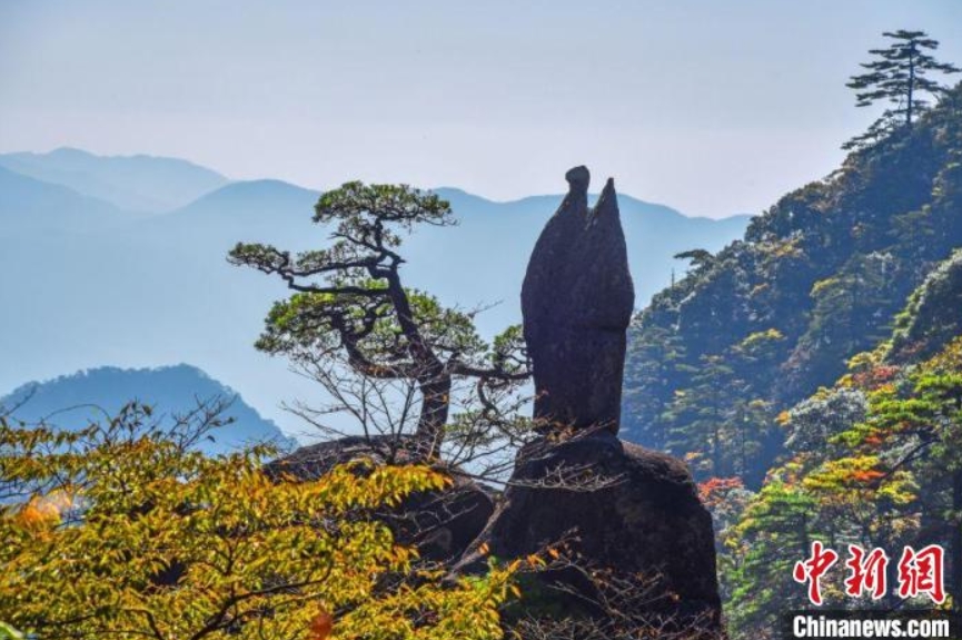 息を吞むような美しい秋の景色が広がる安徽省の黃山