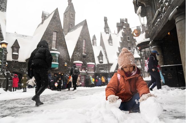 雪の中で楽しむユニバーサル?スタジオ?北京