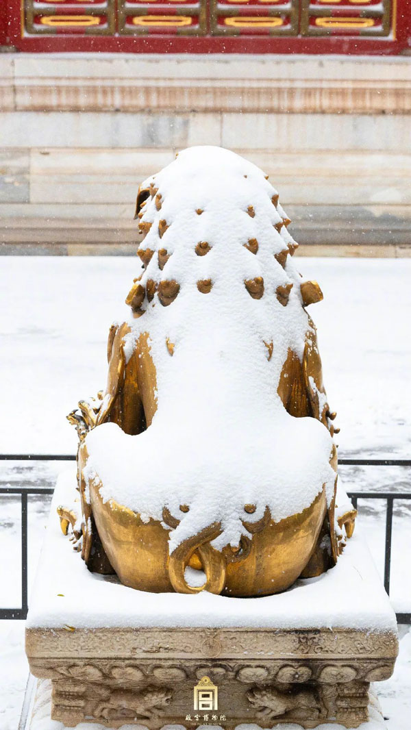 初雪に覆われたロマンチックな故宮　北京市