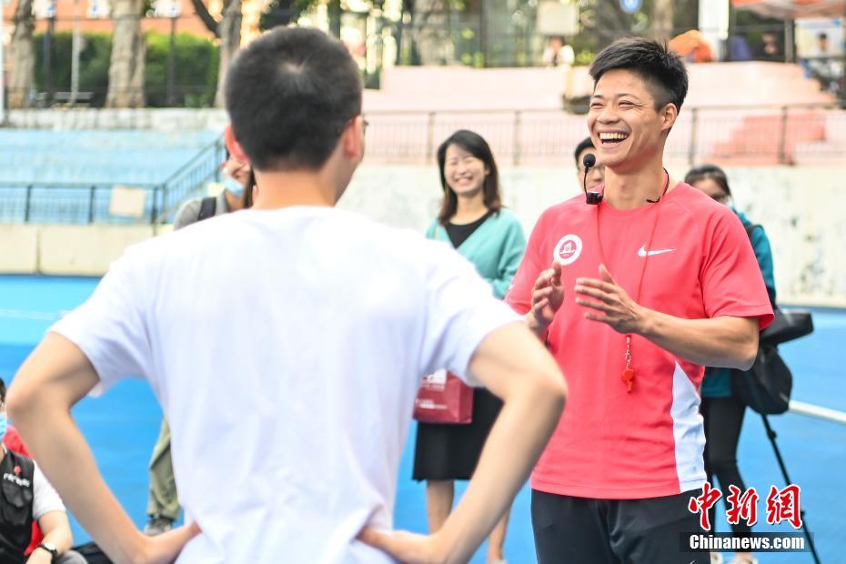 中國男子陸上の蘇炳添選手が曁南大學で體験講座　広東省広州