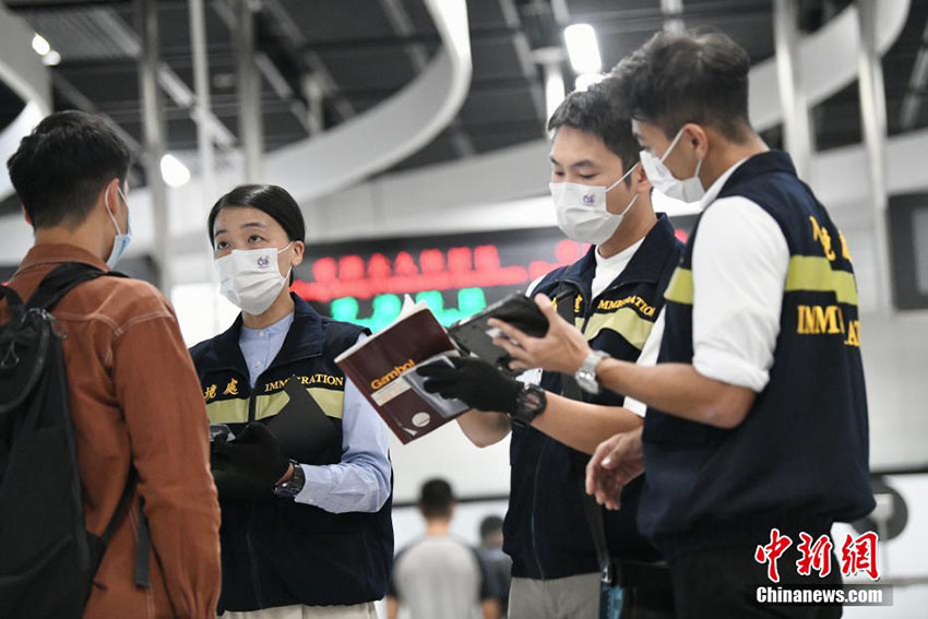 香港の高速鉄道駅で部門(mén)の垣根超えた反テロ責(zé)任チームが訓(xùn)練