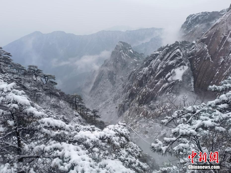 11月22日、一面の雪景色となった黃山（撮影?王青華）。