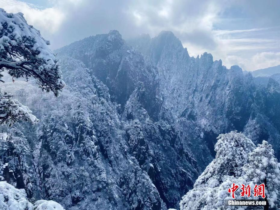 黃山で初雪、仙境のような白銀の世界に　安徽省