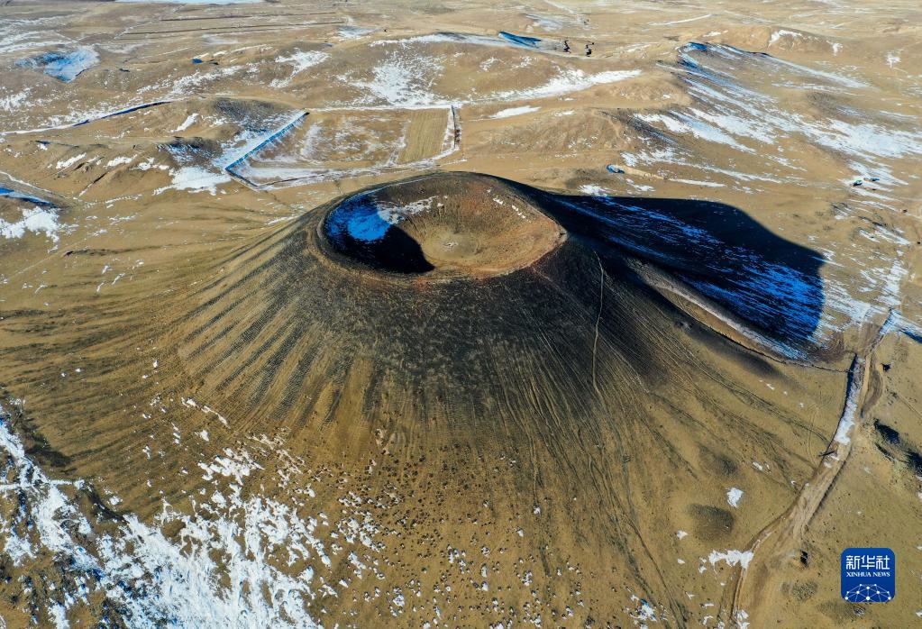 オラーンハダ火山群5號(hào)火山（ドローンで11月22日に撮影?劉懿徳）。