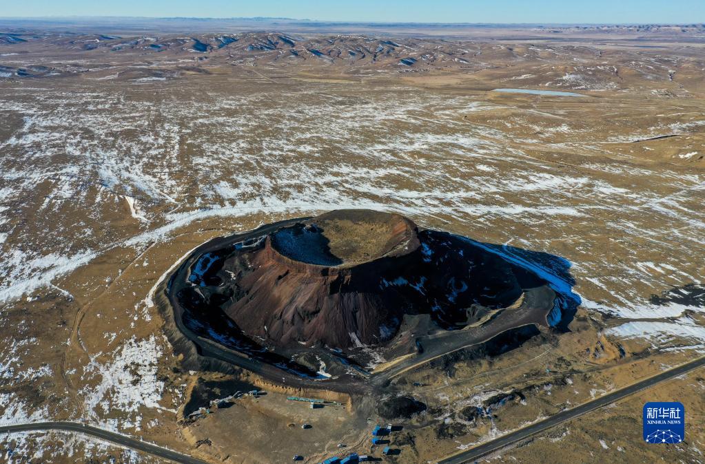 オラーンハダ火山群の美しい冬の景色　內(nèi)モンゴル