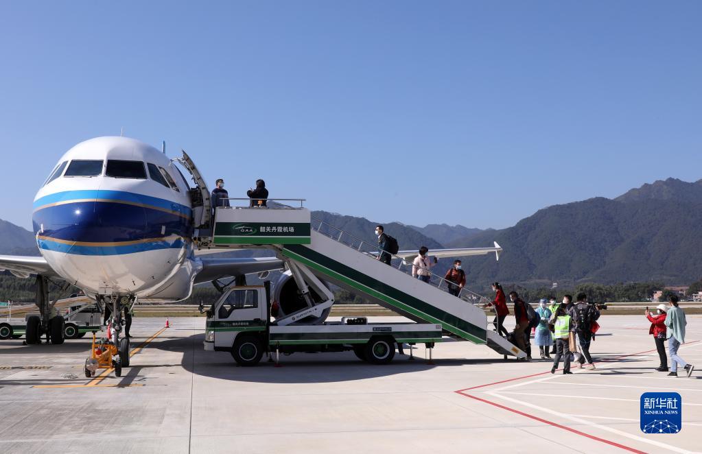 新たな民間用空港が開港　広東省韶関