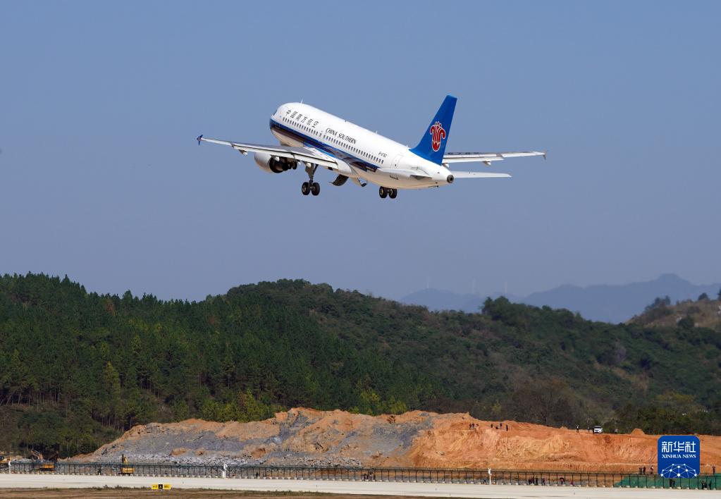 新たな民間用空港が開港　広東省韶関