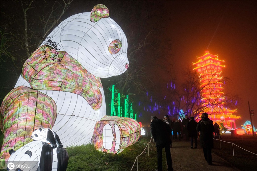 11月30日、仏ブラニャックにある公園で開(kāi)催された大規(guī)模な中國(guó)伝統(tǒng)ランタンフェスティバル（寫(xiě)真著作権は東方ICが所有のため転載禁止）。