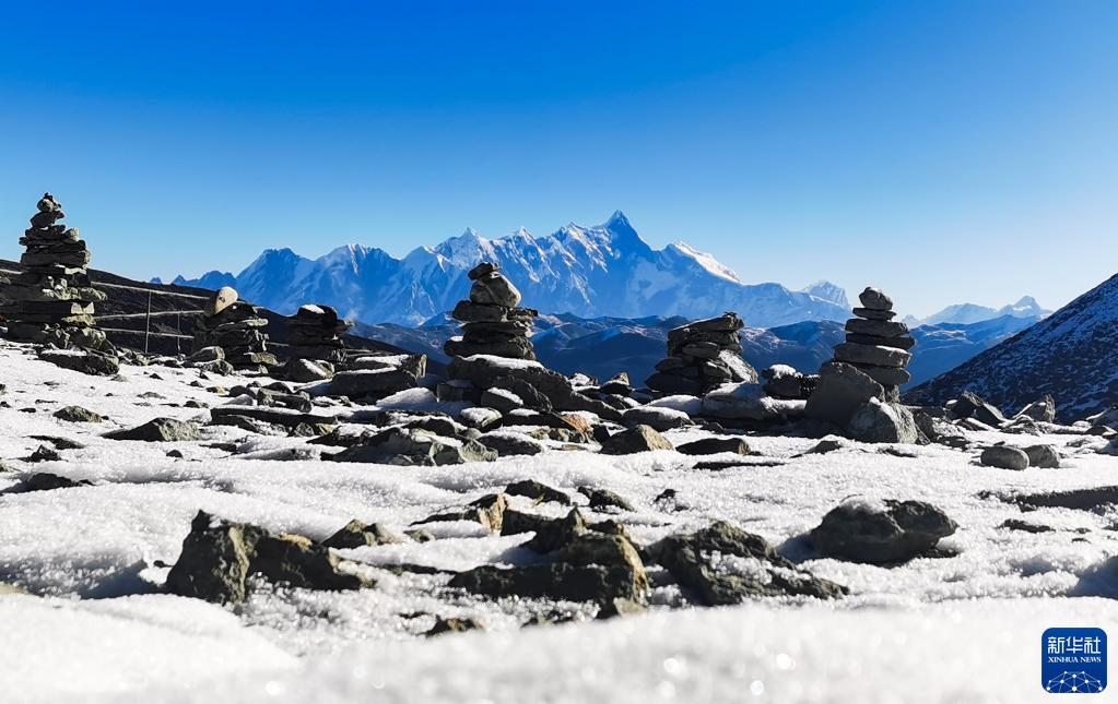 12月16日、降雪後のナムチャバルワ（攜帯端末による撮影?沈虹氷）。