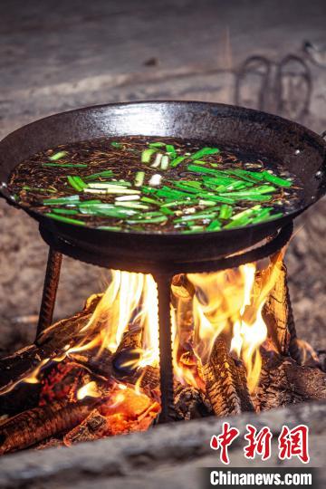 トゥチャ族の1日3度の食事に欠かせない「油茶湯」