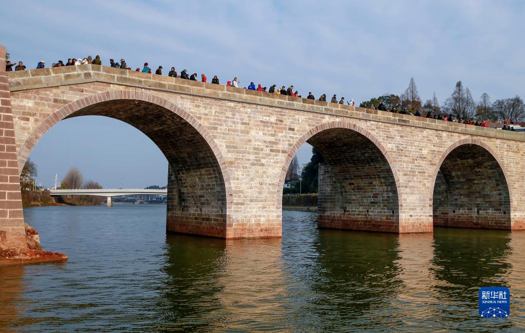 洪水で損壊した鎮(zhèn)海橋、修復(fù)完了して通行再開(kāi)　安徽省黃山