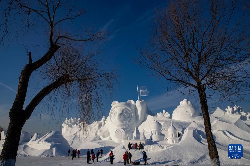 雪像「冬季五輪?太陽島の旅」がハルビン太陽島雪博會に登場　黒竜江省