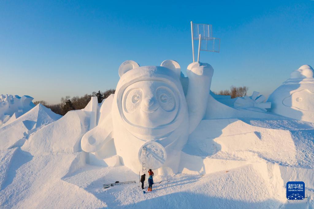 雪像「冬季五輪?太陽島の旅」がハルビン太陽島雪博會に登場　黒竜江省