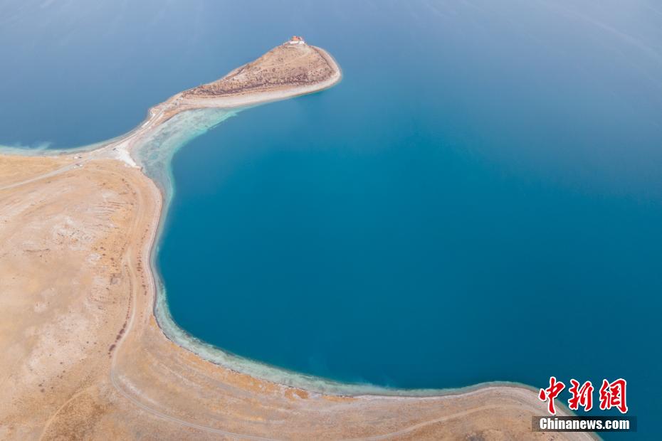 「トルコ石の湖」ヤムドク湖を上空から捉える　チベット自治區(qū)