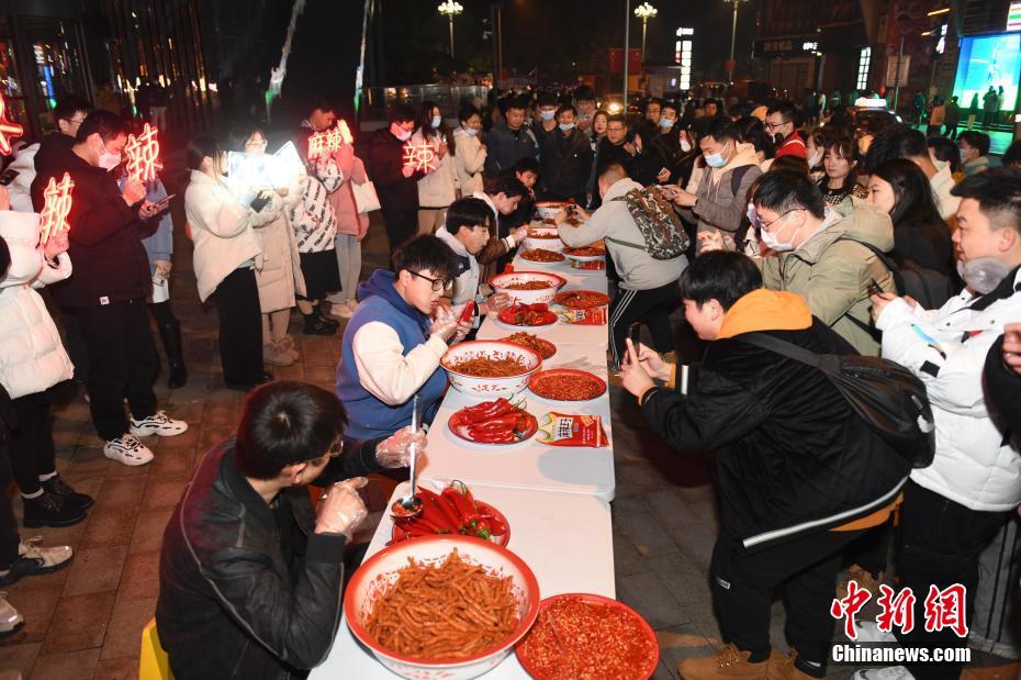 ユニークな新年の迎え方　湖南省長(zhǎng)沙市では辛いものを食べて年越し