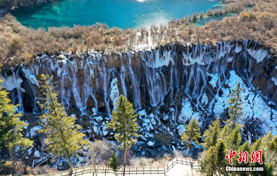 冬も変わらぬ美しい風(fēng)景広がる九寨溝　四川省