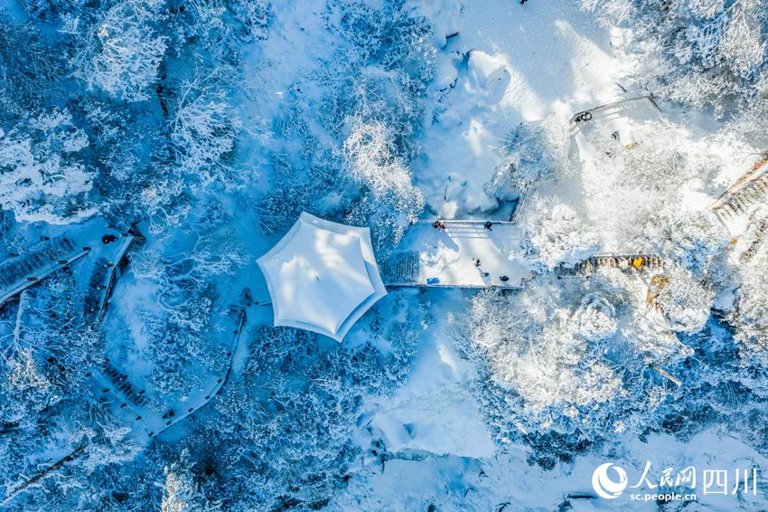 美しい雪景色が広がる瓦屋山（撮影?張嘉豪）。