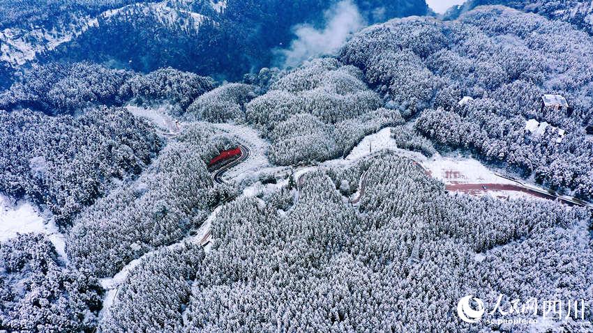 立春後の降雪で一面の銀世界に　四川省洪雅