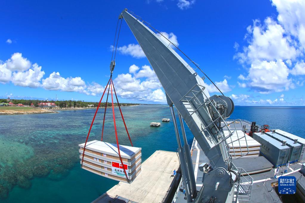 中國(guó)海軍艦艇編隊(duì)、トンガへの災(zāi)害救援物資輸送任務(wù)を完了