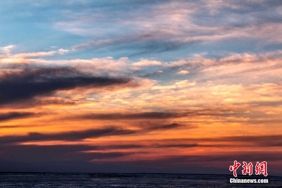 「高原のサファイア」青海湖の初春の風景　青海省