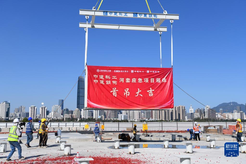 中央政府支援の香港地區(qū)臨時病院建設(shè)で初の一體型ユニット設(shè)置完了