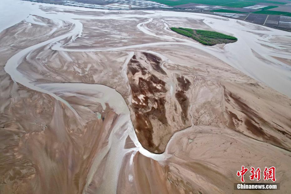 黃河の流れで描き出されたさまざまな形態(tài)の「河床畫(huà)」