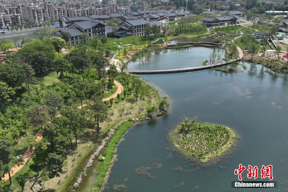 南京桃湖公園に浮かぶハート型の小島　江蘇省